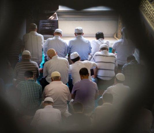 Kush është më i mirë: ai që ka prejardhje fisnike apo ai që ka më shumë devotshmëri?