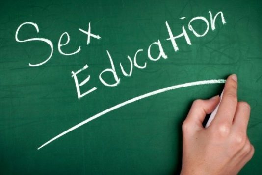 Si duhet të trajtohet edukimi seksual në kurrikulën shkollore?