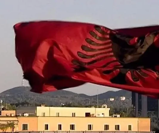 Të jesh musliman do të thotë je antishqiptar, na jepni një sqarim?!