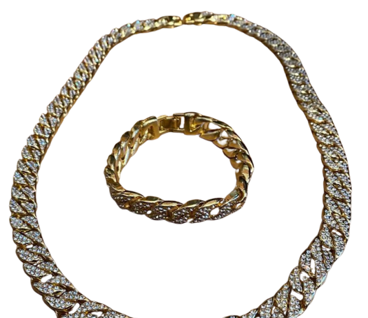 A u lejohet meshkujve që të mbajnë zinxhirë?