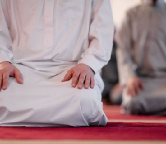 Bashkëngjitja e namazliut (me qëllim të plotësimit të xhematit)