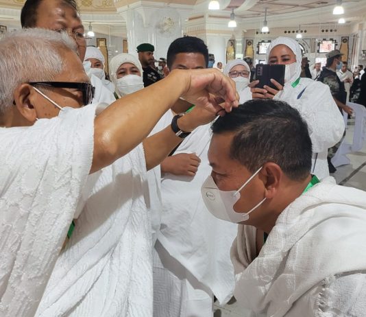 Ç’është dispozita për rruatjen dhe shkurtimin e flokëve gjatë umres dhe cila është më mirë?