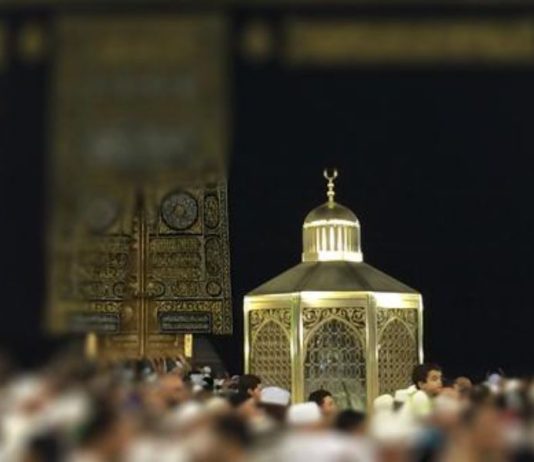 Gjurmët që janë në Mekamu Ibrahimin, a janë gjurmët e këmbëve të Ibrahimit, sal-lall-llahu alejhi ue sel-lem, apo jo?