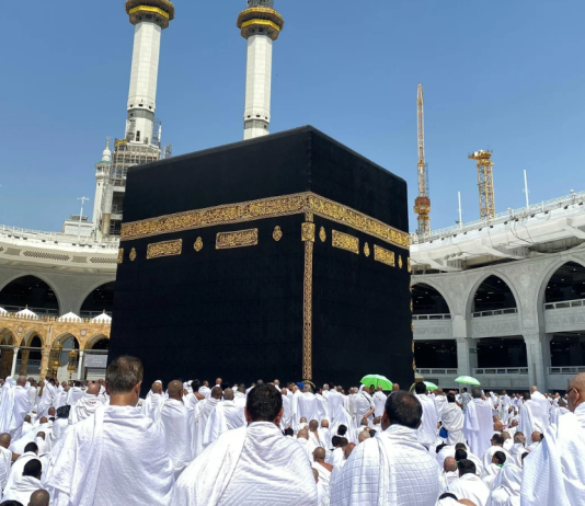 Nëse njeriu që është duke bërë umren, e bën sa’jin e pastaj tavafin, çfarë duhet të bëjë?