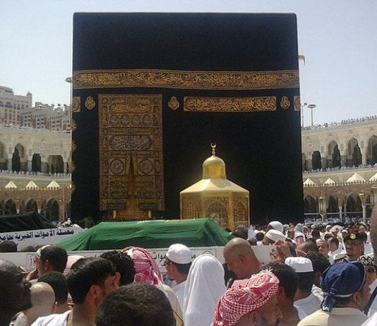 A shumëfishohet shpërblimi për namazin e xhenazes në Qabe ashtu si shpërblimi i namazeve të tjera?