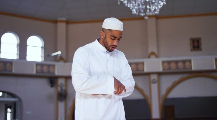 Qiyam-Recitation-Salah-Prayer-Standing-Shutterstock-e1655556492750