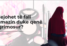 A lejohet të fali namazin duke qenë e grimosur?