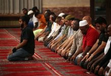 Pse namazi është farz për çdo musliman? – Argumentet nga Kur’ani, Suneti dhe ixhmaja për obligimin e namazit