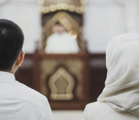 A është e lejuar që femra t’ia paraqes mashkullit ofertën për martesë?