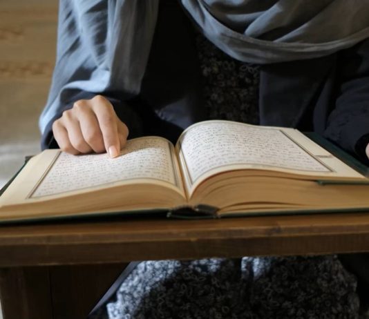 A i lejohet gruas që të nxjerrë fetva?