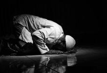 Si falet namazi i natës me zë apo pa zë, vetëm apo me xhemat, dhe a lejohet leximi nga Kur’ani?