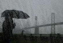 Lutja kur bie shi dhe lutja kundër vërshimit