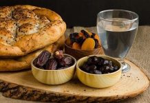 A lejohet t’i japë fidje (shpagim për ditët e paagjëruara) fëmijëve, nipërve ose të tjerëve si ushqim për iftar?