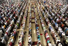 A e zëvendëson namazi i Bajramit namazin e xhumasë kur bien në të njëjtën ditë?