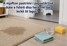 A mjafton pastrimi i papastërtisë duke e fshirë disa herë me një leckë të lagur?