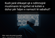 Kush janë shkaqet që e ndihmojnë muslimanin të ngrihet në kohën e duhur për faljen e namazit të sabahut?