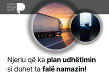 Njeriu që ka plan udhëtimin si duhet ta falë namazin?