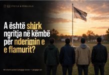 A ËSHTË SHIRK NGRITJA NË KËMBË PËR NDERIMIN E FLAMURIT?